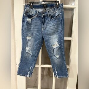 Judy Blue distressed skinny fit capri
13/31